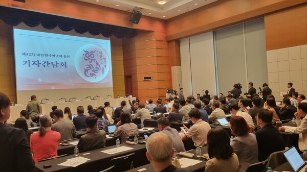 연극제 명예대회장 이순재 배우는 “오랜 시간 인연을 맺은 이상일 시장의 요청에 명예대회장직을 맡았고, 대한민국의 연극계를 위해서라면 어떤 방식으로든 돕겠다는 생각을 갖고 참석했다” 이상일 시장의 열정에 응답했다./ 김유림 기자