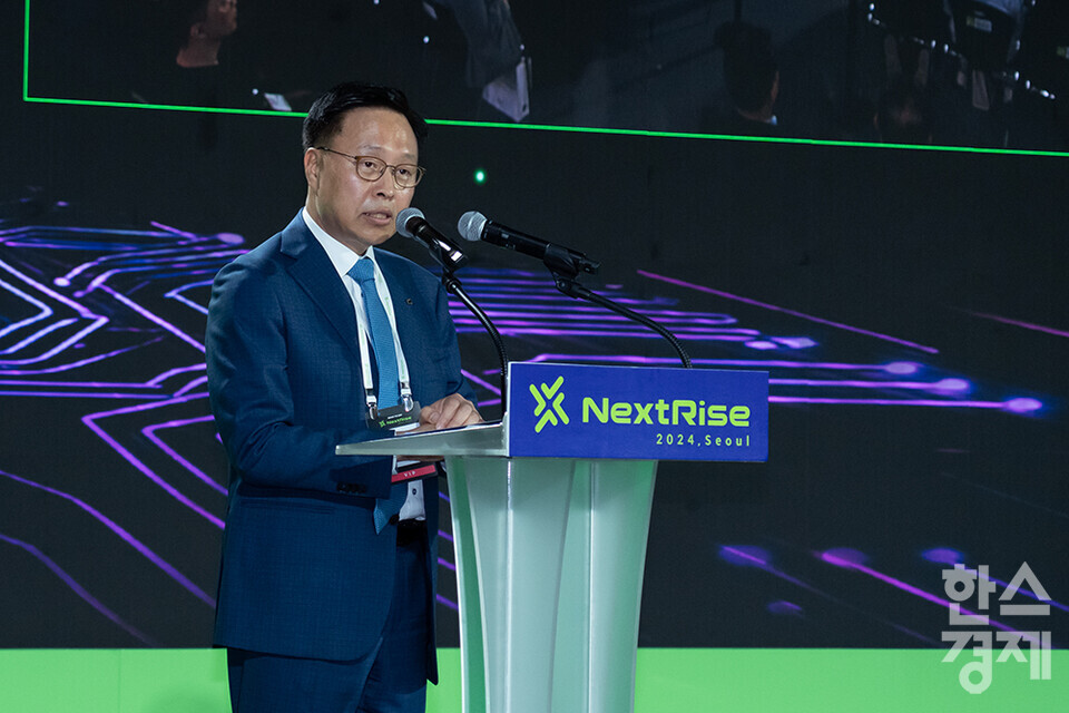 김복규 산업은행 수석부행장이 13일 서울 삼성동 코엑스에서 열린 '넥스트라이즈 2024 수출 스타트업 박람회' 개막식에 참석해 개회사를 하고 있다. /최대성 기자 dpdaesung@sporbiz.co.kr 2024.06.13.