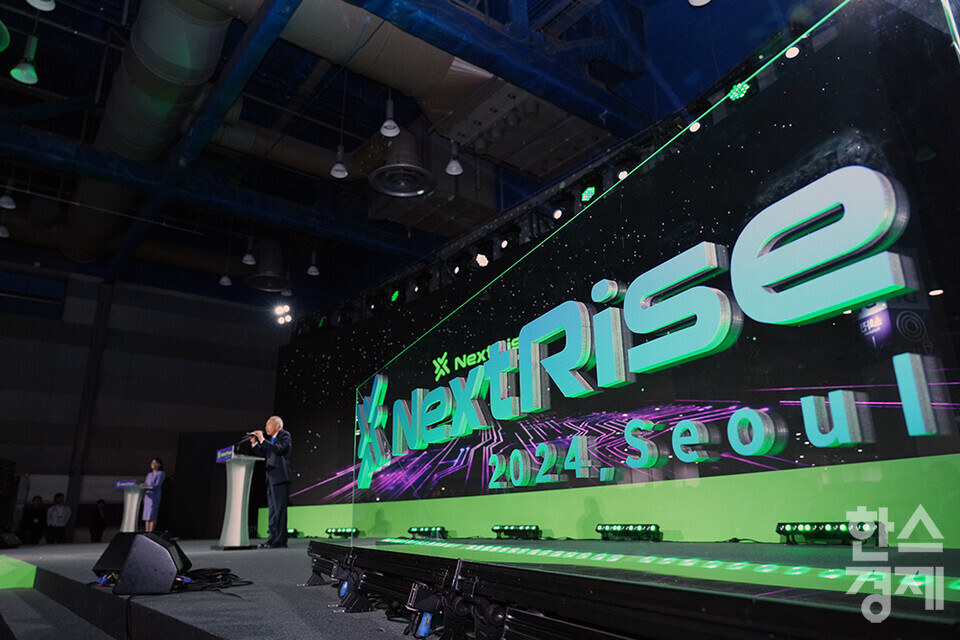 황철주 무역협회 회장단 대표가 13일 서울 삼성동 코엑스에서 열린 '넥스트라이즈 2024 수출 스타트업 박람회' 개막식에 참석해 개회사를 하고 있다. /최대성 기자 dpdaesung@sporbiz.co.kr 2024.06.13.