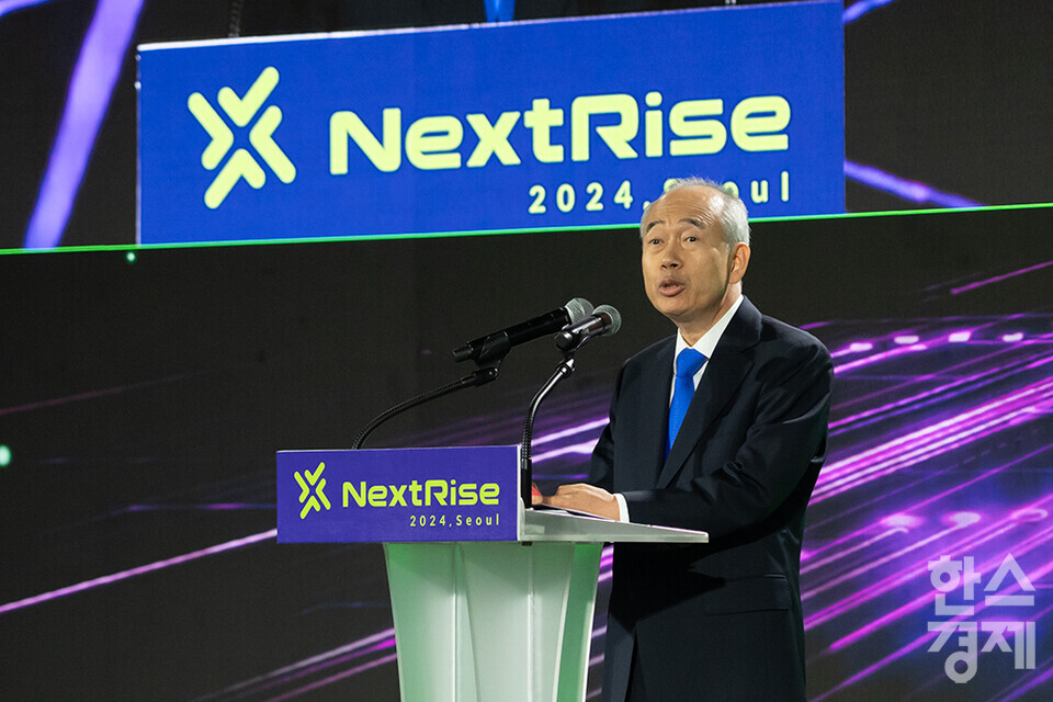 황철주 무역협회 회장단 대표가 13일 서울 삼성동 코엑스에서 열린 '넥스트라이즈 2024 수출 스타트업 박람회' 개막식에 참석해 개회사를 하고 있다. /최대성 기자 dpdaesung@sporbiz.co.kr 2024.06.13.