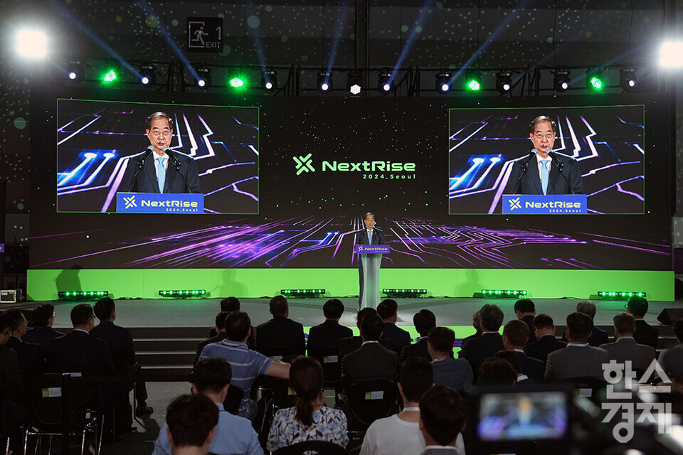 한덕수 국무총리가 13일 서울 삼성동 코엑스에서 열린 '넥스트라이즈 2024 수출 스타트업 박람회' 개회식에 참석해 축사를 하고 있다. /최대성 기자 dpdaesung@sporbiz.co.kr 2024.06.13.