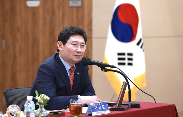  13일 용인산림교육센터에서 열린 대한민국특례시시장협의회의 2024년 상반기 제1차 정기회의에서 발언하고 있는 이상일 용인특례시장./ 용인특례시 제공