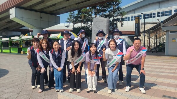 오산시가 쓰레기 무단 투기 문제를 방지하고자 '줍깅' 캠페인을 실시했다./ 오산시 제공 
