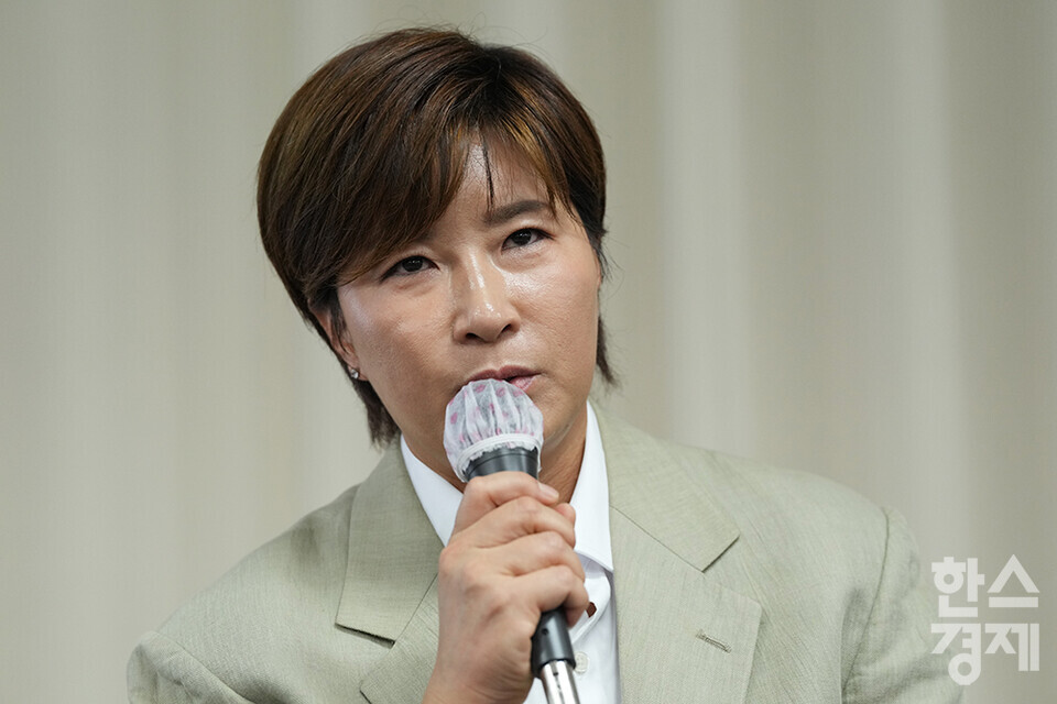 18일 오후 서울 강남구 스페이스쉐어 삼성코엑스센터에서 박세리희망재단 사문서위조 및 위조사문서행사 고소 관련 기자회견이 열리고 있다. 이날 박세리희망재단 박세리 이사장이 취재진의 질문에 답변하고 있다.  /최대성 기자 dpdaesung@sporbiz.co.kr 2024.06.18.