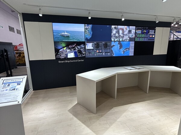 마린웍스가 스마트십 솔루션을 시연하고 있다 / 김우정 기자