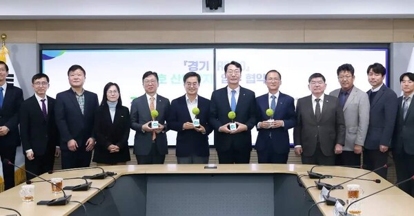 정명근 화성시장은 “그간 화성시는 ‘환경을 이(E)롭게 사회를 새(S)롭게 소통을 균(G)형있게’라는 슬로건 하에 ESG 행정을 추진해왔다”며, “앞으로도 ESG라는 새로운 패러다임에 선도하는 화성시가 되기위해 노력하겠다”고 말했다./ 화성시 제공