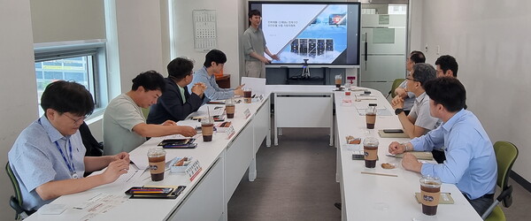 한전KDN이 재생에너지와 전력계통 연계 구간에 발생할 수 있는 사이버 위협에 대응하기 위한 보안성 강화 자문위원회를 개최했다. / 한전KDN 제공