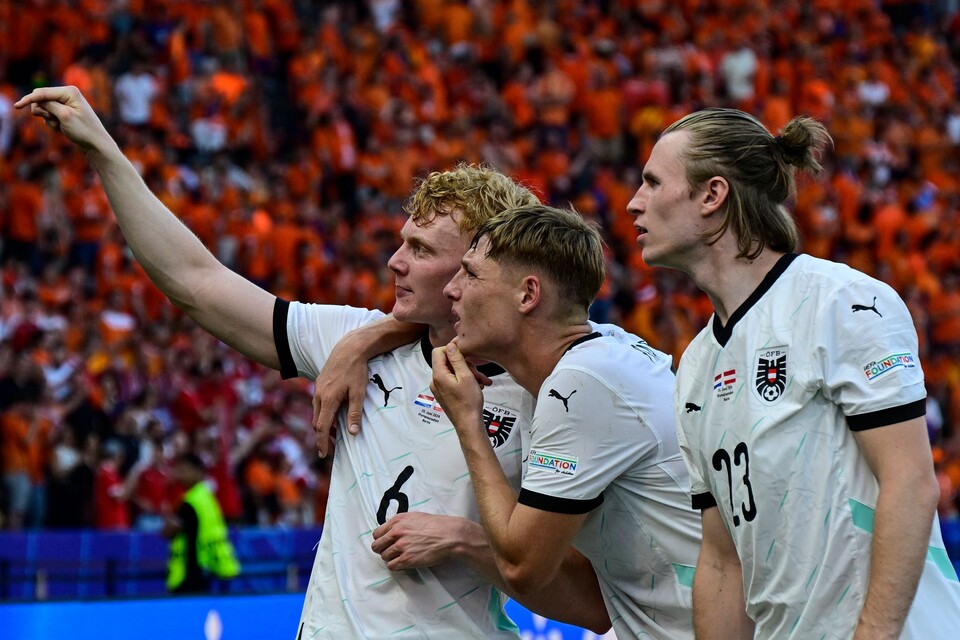 오스트리아(2승 1패)는 네덜란드를 3-2로 격파하면서 승점 6을 기록, D조 1위로 16강 진출에 성공했다. /연합뉴스