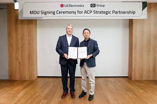 유하 발레리우스 Qt CEO(좌), LG전자 VS 사업본부 연구소장 이상용 전무 /Qt