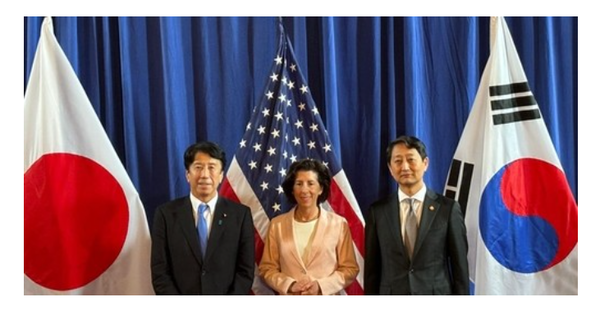 한국, 미국, 일본 산업장관들이 처음으로 개최된 산업장관회의에서 공급망과 첨단산업 등에서 3국의 국익증진을 위해 협력하기로 뜻을 모았다. 