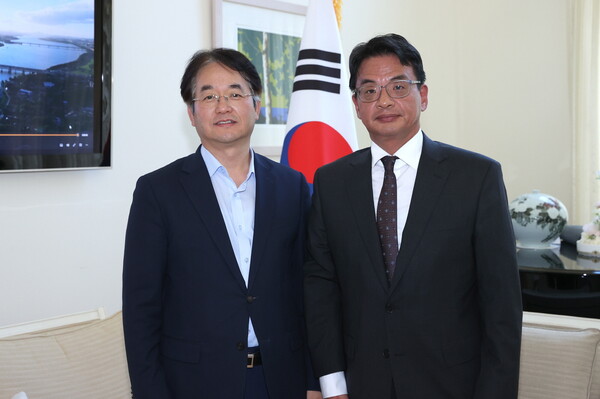서상표 주 애틀란타 대한민국 총영사(우), 이동환 고양특례시장(좌). / 고양시 제공 
