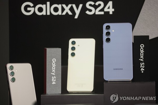 S24. 유럽연합(EU)이 빅테크의 시장독점을 조사 중인 가운데, 삼성전자가 갤럭시S24 시리즈에 구글의 인공지능(AI) '제미나이 나노'를 탑재하면서 EU의 압박을 받을 수 있게 됐다. / 연합