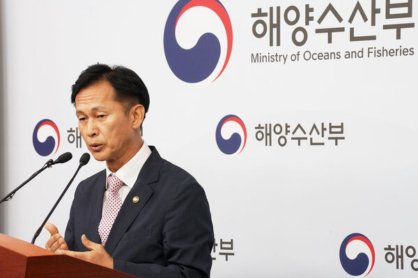 송명달 해양수산부 차관이 '글로벌 녹색 해운 항로 추진 전략' 브리핑을 진행 중이다. / 해양수산부 제공