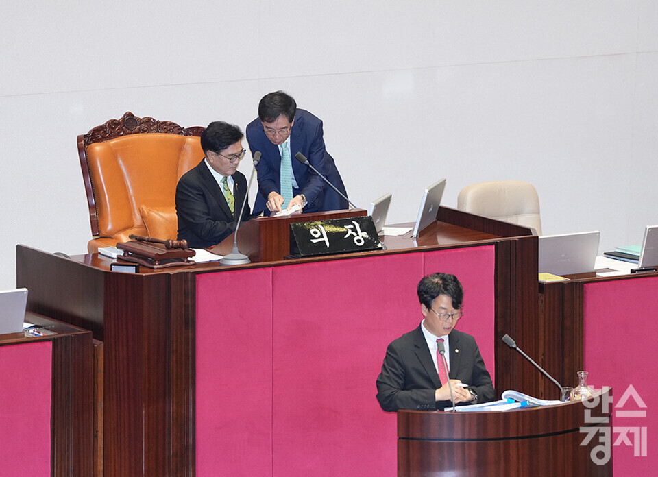4일 오후 서울 여의도 국회에서 본회의가 열리고 있다. 이틀째 해병대원 특검법(순직 해병 수사 방해 및 사건 은폐 등의 진상규명을 위한 특별검사의 임명 등에 관한 법률안) 찬성 무제한 토론(필리버스터)이 진행되고 있다. /최대성 기자 dpdaesung@sporbiz.co.kr 2024.07.04.