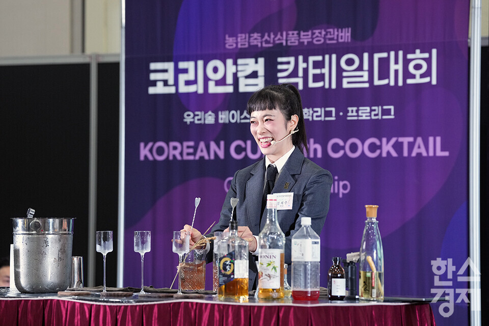 5일 서울 강남구 코엑스에서 2024 서울국제주류&와인박람회가 열리고 있다. 사진은 코리안컵 칵테일대회 모습. /최대성 기자 dpdaesung@sporbiz.co.kr 2024.07.05.