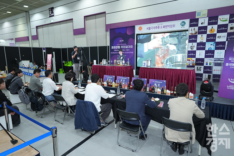 5일 서울 강남구 코엑스에서 2024 서울국제주류&와인박람회가 열리고 있다. 사진은 코리안컵 칵테일대회 모습. /최대성 기자 dpdaesung@sporbiz.co.kr 2024.07.05.