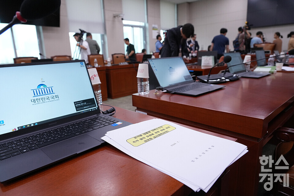 9일 서울 여의도 국회에서 법제사법위원회 전체회의가 열리고 있다. 이날 국민의힘 의원들이 정청래 법사위원장의 회의진행방식에 항의하며 퇴장한 가운데, 윤석열 대통령 탄핵소추안 즉각 발의 요청에 관한 청원 관련 청문회 실시계획서 채택의 건 관련 안건이 처리됐다. /최대성 기자 dpdaesung@sporbiz.co.kr 2024.07.09.