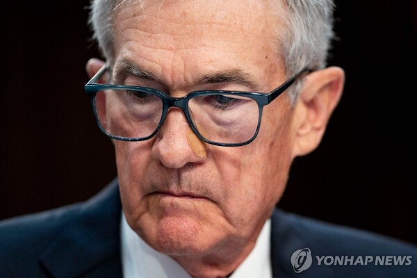 미국 연방준비제도(Fed·연준)의 제롬 파월 의장이 9일(현지시간) 상원 은행·주택·도시문제위원회에서 반기 통화정책을 보고하고 있다. / 워싱턴AFP연합뉴스.