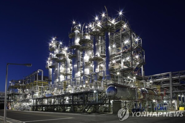 부진한 석유화학 업황이 이어지면서 관련 기업들의 신용등급도 하향되고 있다. / 연합뉴스