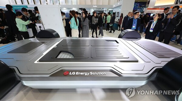 국내 배터리산업 종사자가 2013년 6만1657명에서 2022년 11만362명으로 79% 증가하는 등 배터리산업 종사자가 크게 늘어난 것으로 나타났다. / 연합뉴스