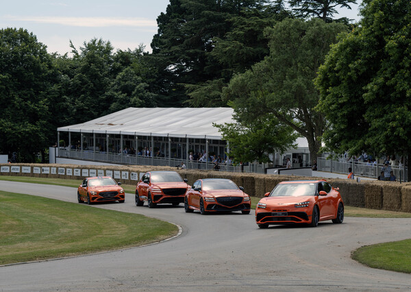 제네시스는 7월 11일(현지시간) 영국 웨스트서식스주에서 열린 '2024 굿우드 페스티벌 오브 스피드(Goodwood Festival of Speed)'에서 고성능 주행 능력을 선보였다. /제네시스 제공