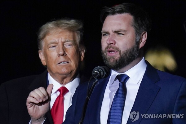 도널드 트럼프 미국 공화당 대선 후보와 부통령 후보로 지명된 J.D.밴스 / AP연합뉴스