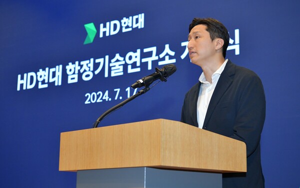 정기선 HD현대 부회장이 함정기술연구소 출범식에서 축사를 하고 있다. / HD현대 제공