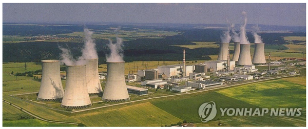 한국 원전이 체코에서 사업비 24조원 규모의 신규 원전 2기를 짓는 사업을 수주하는데 사실상 성공했다. 이로써 2009년 아랍에미리트(UAE) 바라카 원전 이후 15년 만에 역대 두 번째 원전 수출을 앞두게 됐다. / 연합뉴스