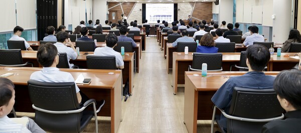 한전KDN이 18일 나주 본사 다목적실에서 '2030 중장기 경영전략 고도화 착수회의'를 개최했다. / 사진=한전KDN.