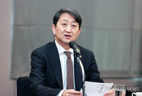 산업통상자원부는 19일 안덕근 산업부 장관 주재로 주요 석화기업 사장단 간담회를 개최하고, 석화산업 위기 극복 방안을 논의했다고 밝혔다.  / 연합뉴스