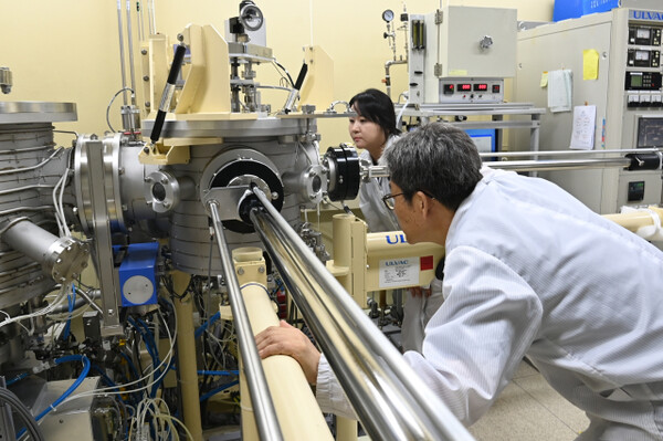 국내 연구진이 반도체 산업의 혁신을 주도할 p형 반도체 소재와 이를 활용한 박막 트랜지스터 개발에 성공했다./ ETRI 제공