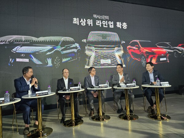 24일 렉서스 코리아는 서울 강남구 앤헤이븐에서 미디어를 대상으로 디 올 뉴 LM 500h 런칭 행사를 열었다. /박시하 기자