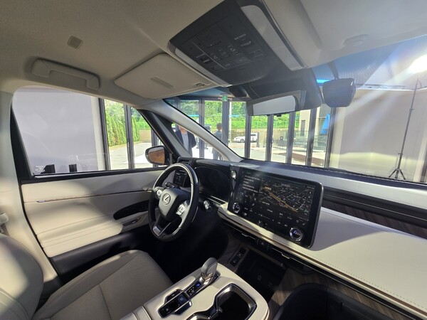 24일 렉서스 코리아는 서울 강남구 앤헤이븐에서 미디어를 대상으로 디 올 뉴 LM 500h 런칭 행사를 열었다. /박시하 기자