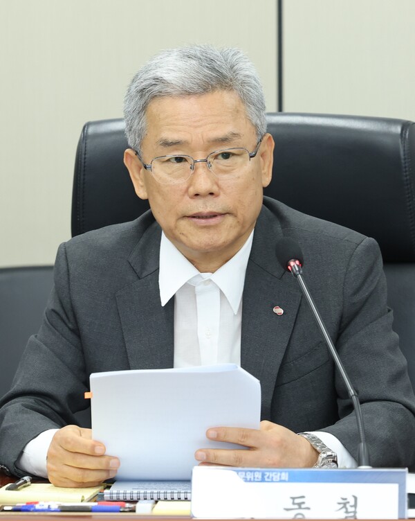 김동철 한국전력 사장이 신사업 자문위원 간담회에서 인사말을 하고 있다. / 사진=한전. 