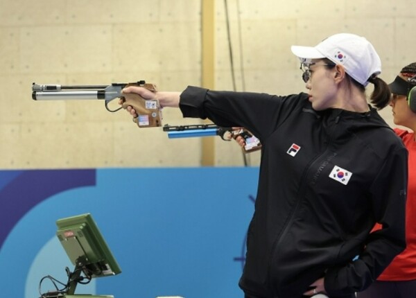 사격 김예지가 연습을 하고 있다. /연합뉴스