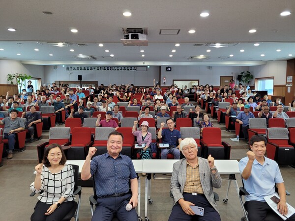출범식에 참석한 한 농업인은 “생산자 조직화가 잘 정착되어 농업인에게 실질적으로 도움이 되었으면 좋겠고, 나부터 도울 일이 있으면 적극적으로 도움을 줄 수 있도록 하겠다”며 큰 기대감을 나타냈다./ 안성시 제공