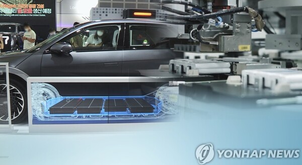 LG에너지솔루션, 삼성SDI, SK온 등 K배터리 3사가 전기차 ‘캐즘(Chasm·일시적 수요 정체)’을 극복하기 위한 전사적 대응에 나섰다. / 연합뉴스