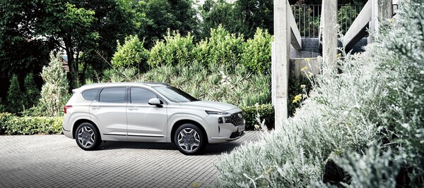 현대차·기아가 올해 1∼6월 판매한 차량 361만9631대 가운데 하이브리드 차량(HEV)가 차지하는 비중이 11.3%(40만8799대)를 기록했다. 사진은 현대차 더 뉴 싼타페 하이브리드./사진제공=현대자동차