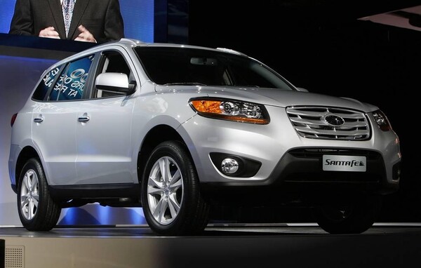 현대자동차 싼타페를 비롯한 2개 차종에서 차량 에어백 작동 불량 가능성이 발견돼 자발적 시정조치가 시행됐다./사진=연합뉴스