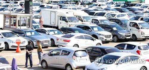 케이카가 온라인 구매 서비스 '내차사기 홈서비스'의 상반기 판매 데이터를 분석한 결과 2030세대 선호 중고차가 '준대형'에서 ‘준중형·중형’으로 변화했다고 밝혔다./사진=연합뉴스