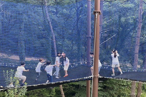 DGB금융은 국립공원공단, 굿피플과 협력해 대전 및 원주 지역의 미래세대 60여명을 대상으로 ‘국립공원 ESG 생태탐방 캠프’를 개최했다고 20일 밝혔다. /DGB금융그룹 제공 