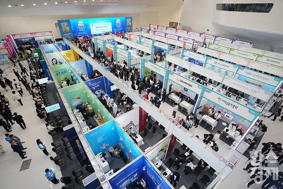 21일 오전 서울 동대문디자인플라자에서 2024 금융권 공동채용 박람회가 열리고 있다. /최대성 기자 dpdaesung@sporbiz.co.kr 2024.08.21.