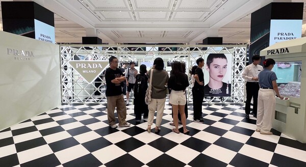프라다 뷰티 팝업스토어 / 신세계백화점 제공