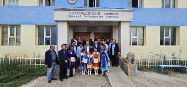 대한민국사회공헌재단 국제협력개발협회(이사장 김영배)가 서울특별시120다산콜재단(이사장 이이재)과 함께 지난 13일 몽골 쳉헤르지역 학교에 '새활용 컴퓨터도서관'을 조성했다. /대한민국사회공헌재단 제공