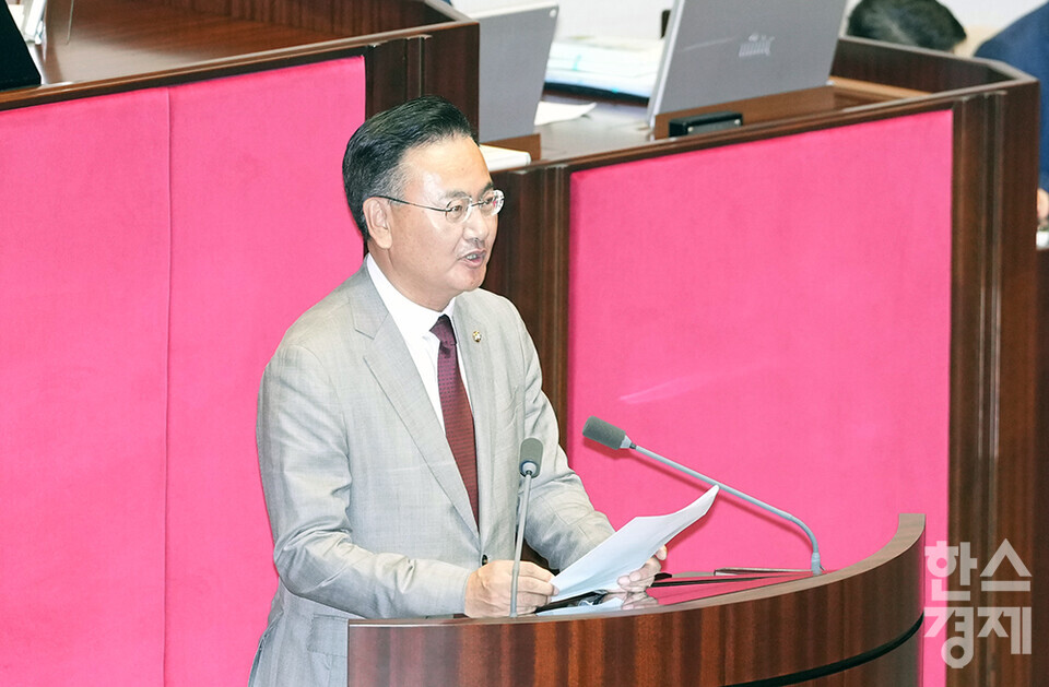 유상범 국민의힘 의원이 28일 오후 서울 여의도 국회에서 열린 제417회 국회(임시회) 제2차 본회의에서 제안설명 및 심사보고를 하고 있다. /최대성 기자 dpdaesung@sporbiz.co.kr 2024.08.28.