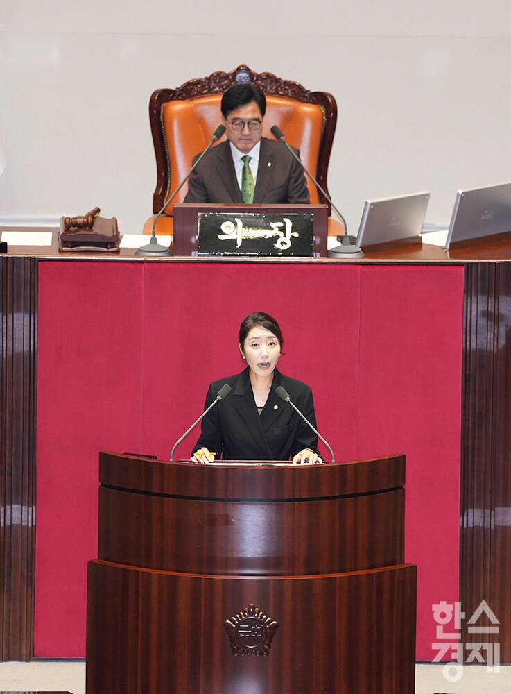 강선우 더불어민주당 의원이 28일 오후 서울 여의도 국회에서 열린 제417회 국회(임시회) 제2차 본회의에서 제안설명 및 심사보고를 하고 있다. /최대성 기자 dpdaesung@sporbiz.co.kr 2024.08.28.