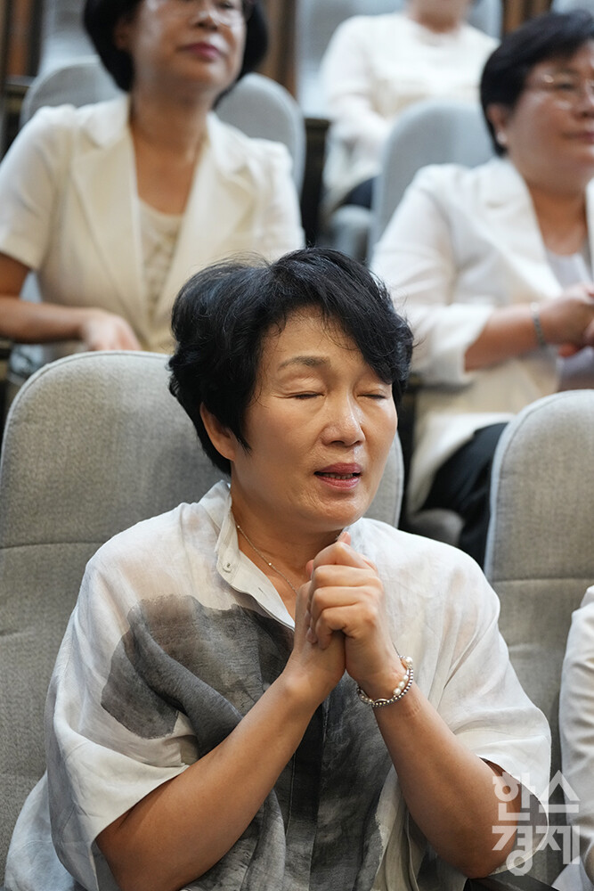 28일 오후 서울 여의도 국회에서 제417회 국회(임시회) 제2차 본회의가 열리고 있다. 간호법 제정안 투표를 앞두고 대한간호협회 소속 회원들이 손을 맞잡고 있다. /최대성 기자 dpdaesung@sporbiz.co.kr 2024.08.28.