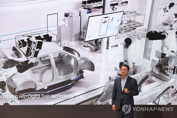 발표하는 호세 무뇨스 COO / 연합