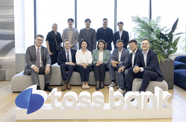 이은미 토스뱅크 대표가 리투아니아 재무장관과 핀테크 혁신 협력 확대 방안을 논의했다. /토스뱅크 제공