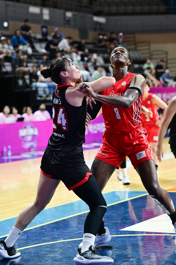 여자프로농구 부산 BNK 김소니아(왼쪽). /WKBL 제공